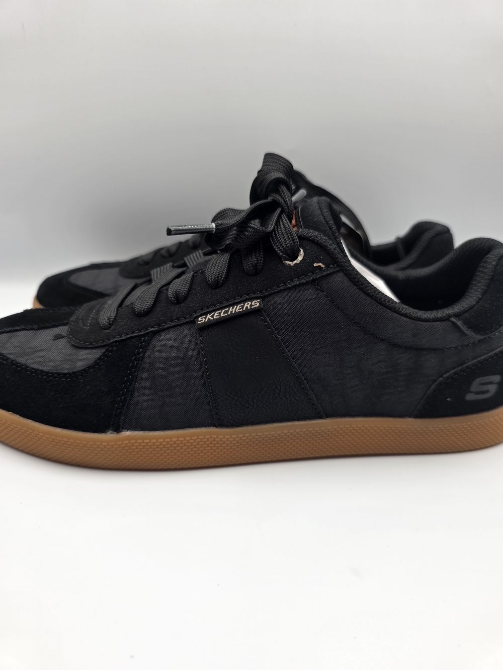 Skechers Camilo Memory Foam Low Top Shoes
